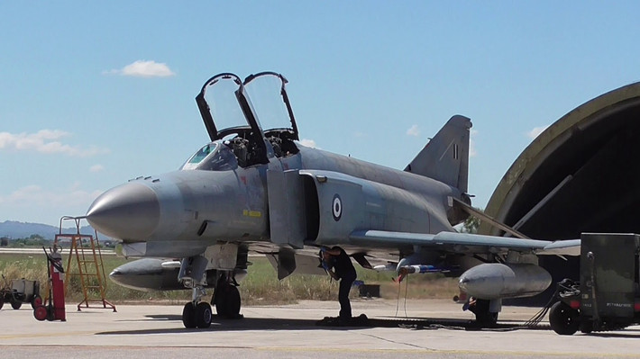 Vào cuối những năm 1960, tiêm kích MiG-23 được coi là câu trả lời của Liên Xô cho loại máy bay chiến đấu phản lực huyền thoại F-4 Phantom II, máy bay chiến đấu MiG-23 (NATO định danh là Flogger) dường như đã sẵn sàng cho sự thành công trên chiến trường.