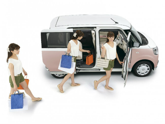 Thiết kế của xe khá nhỏ nhắn và đặc biệt đối tượng mà hãng nhắm tới chính là đối tượng phụ nữ, những người thường xuyên hay đi mua sắm trong các khu đô thị hay đi dã ngoại.