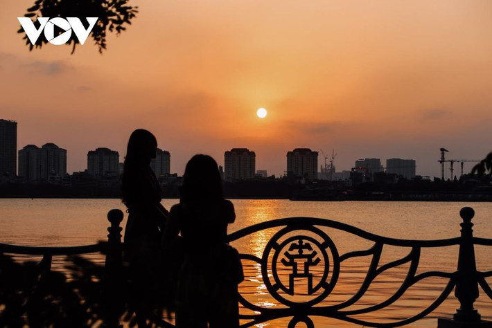 Hồ Tây được biết đến là một hồ nước tự nhiên lớn nhất ở nội thành Hà Nội, thuộc địa phận quận Tây Hồ.