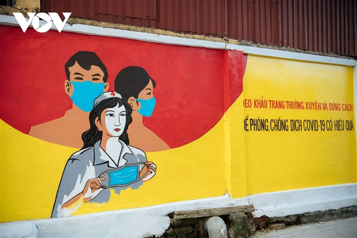 "Sốt, ho, khó thở đến ngay cơ sở y tế gần nhất để được tư vấn, thăm khám, chữa bệnh".