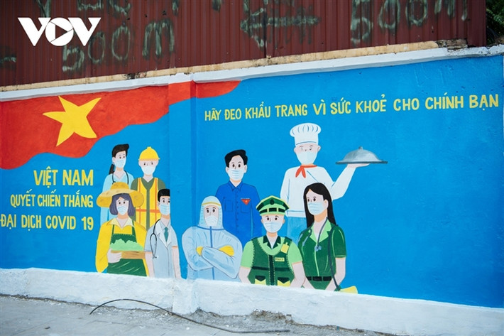 Độc đáo góc phố bích hoạ chống dịch COVID-19 tại Hà Nội