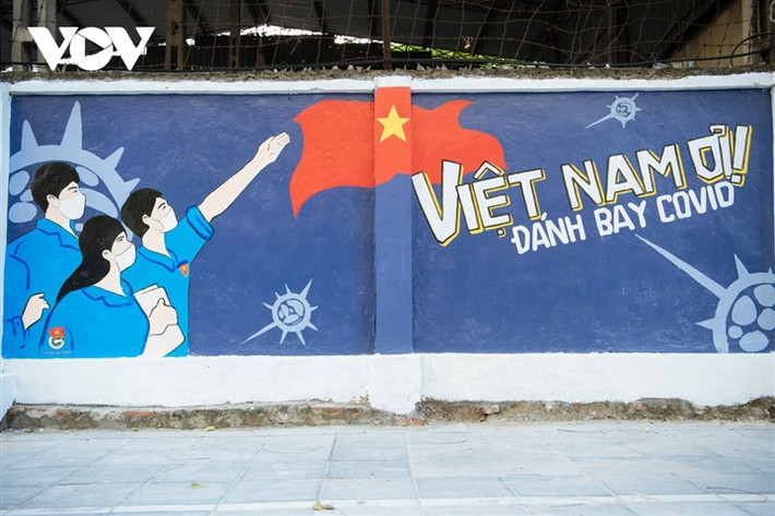 Độc đáo góc phố bích hoạ chống dịch COVID-19 tại Hà Nội