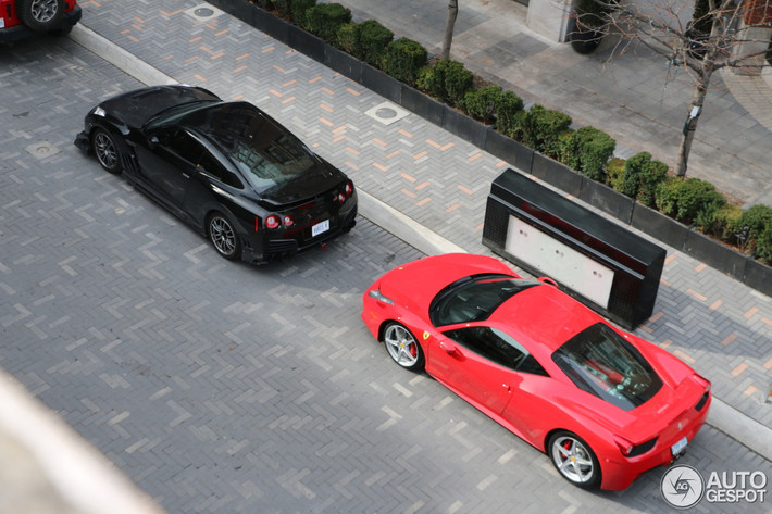 Tiếp đến là siêu phẩm đến từ Nhật Bản Nissan GT-R R35. GT-R là chiếc xe coupe 2 cửa, hiệu suất cao của hãng xe đến từ Nhật Bản. Chiếc xe đời đầu được xuất xưởng năm 2007 và đây là dòng xe nối tiếp sự thành công của Nissan Skyline GT-R.