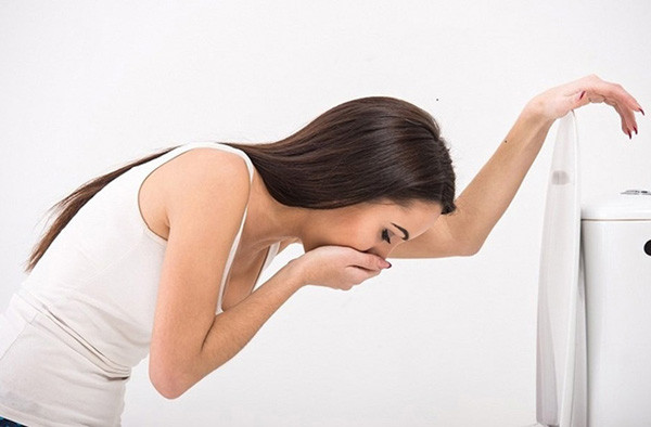 Nôn, buồn nôn. Thường xuyên xuất hiện hai cảm giác này không rõ lý do, bạn nên đi khám. Nhiều trường hợp phát hiện các bệnh về tiêu hóa từ chúng.