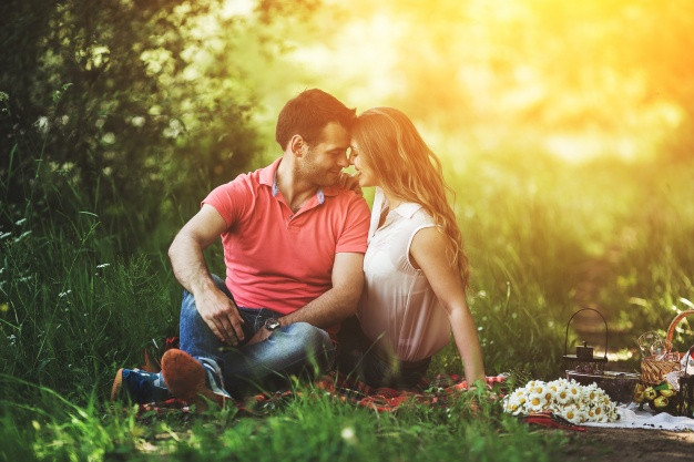 Đối tác chắc chắn sẽ vô cùng phấn kích và ngất ngây trong men say tình yêu bạn đang tạo ra. (Nguồn Freepik)