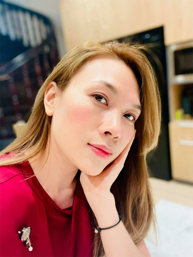 40 tuổi nhưng giọng ca “Người hãy quên em đi” vẫn được khen là trẻ như thanh nữ đôi mươi.