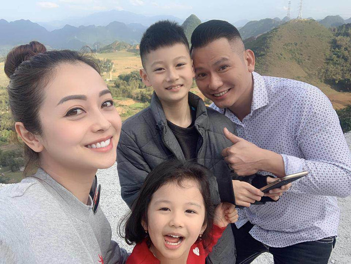 Hai vợ chồng Jennifer Phạm cũng phải cố gắng cân bằng công việc để dành thời gian bên các con và gia đình.
