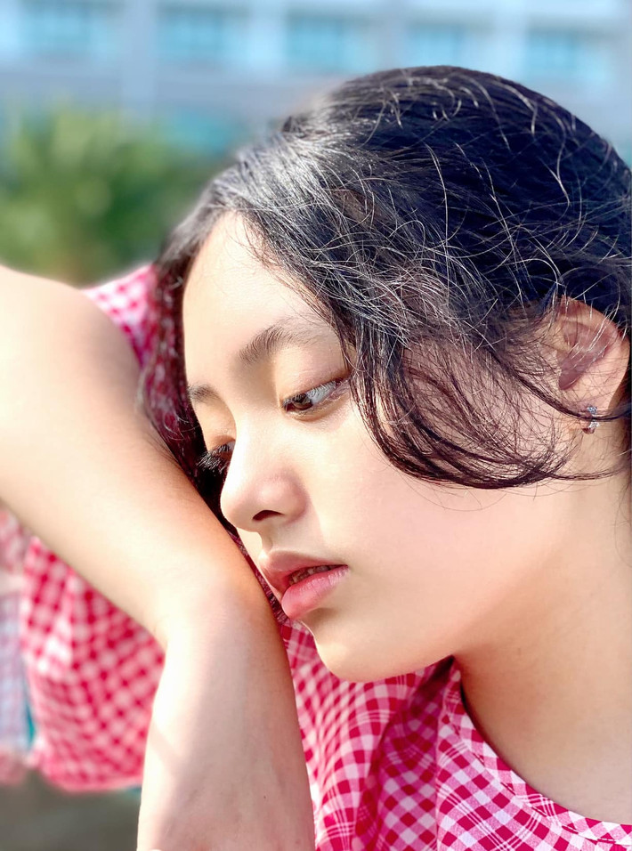 Sau 7 năm tham gia chương trình "Bố ơi, mình đi đâu thế?", Suti từ cô bé mít ướt ngày nào giờ đã thành thiếu nữ xinh đẹp ở tuổi 13.