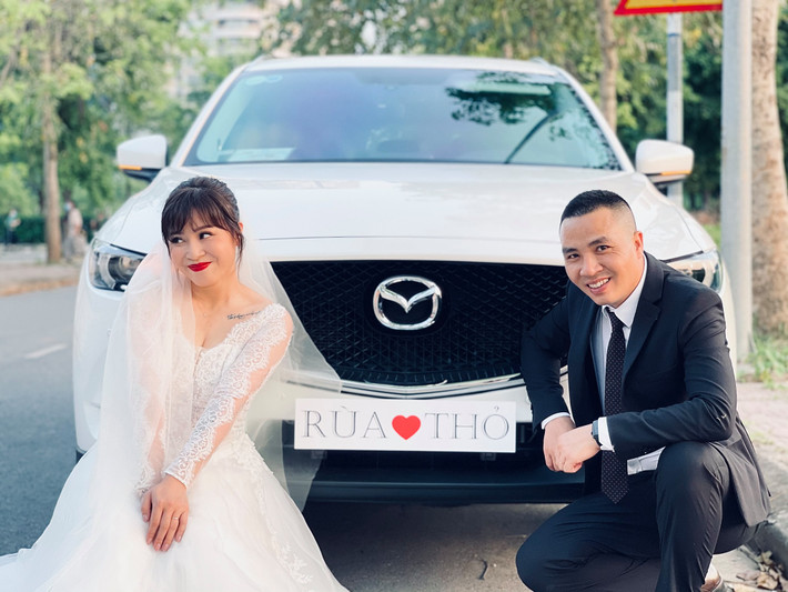 MC Hoàng Linh và MC Trung Nghĩa chia tay sau ít năm chung sống dù đã có hai con trai sinh đôi. Không lâu sau cuộc hôn nhân đầu tan vỡ, MC Hoàng Linh đến với người chồng hiện tại là quay phim Mạnh Hùng.