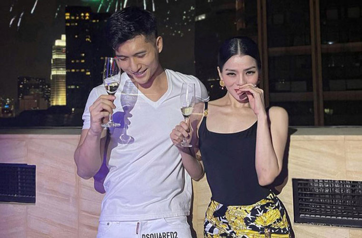 Hình ảnh ngày càng thân mật của Lệ Quyên và tình trẻ tin đồn kém cô 11 tuổi càng khiến mọi người tin mối quan hệ này là có thật.