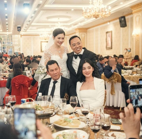 Cô gái quê gốc An Giang từng lọt top 15 cuộc thi Hoa hậu Việt Nam 2020 và ông chủ phòng trả Không tên được cho là quen nhau đã hơn 2 tháng, ngay sau khi cuộc thi Hoa hậu Việt Nam kết thúc.