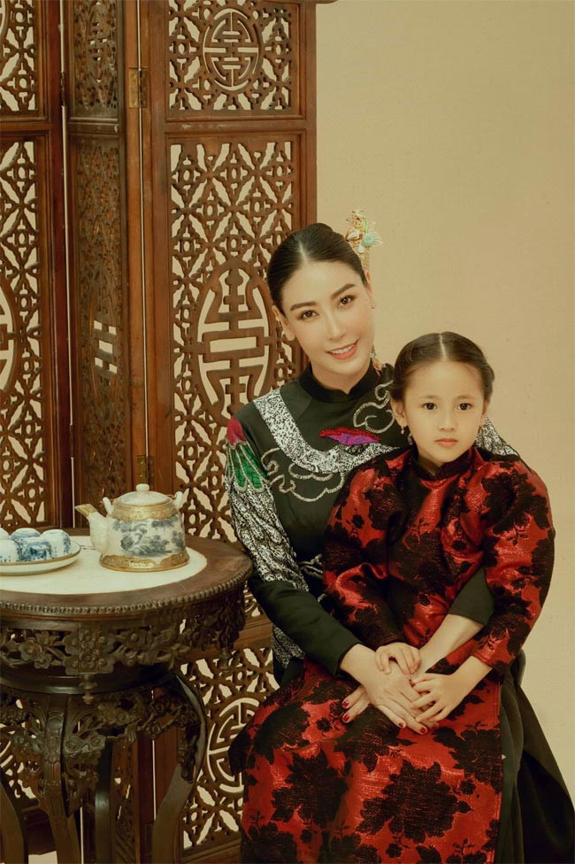Hoa hậu Hà Kiều Anh cho biết bà nội cô là Nguyễn Tăng Diệu Hương, con gái của Công Tằng Tôn Nữ Truyền Kinh, con cháu hoàng tử thứ 11 của vua Minh Mạng. Và theo bà nội của Hà Kiều Anh, cô chính là công chúa đời thứ 7 trong gia đình hoàng tộc.