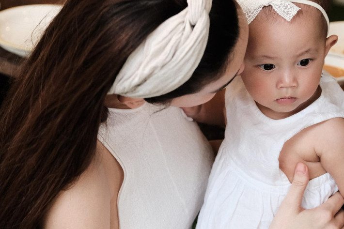 Cặp song sinh của Hà Hồ - Kim Lý có những biểu cảm vô cùng đáng yêu nhưng không kém phần hài hước.