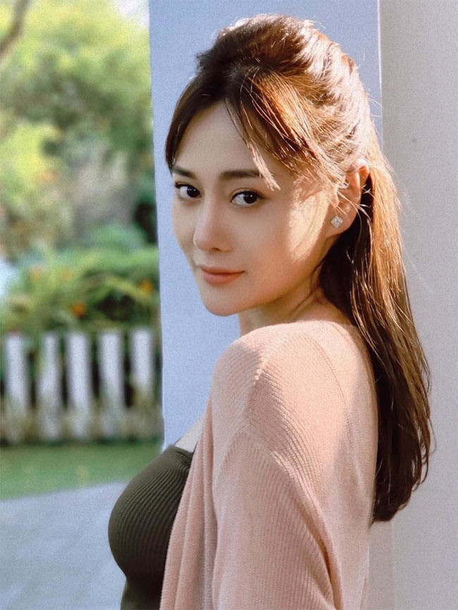Cách ăn mặc của Nam cũng mềm mại hơn chứ không “hầm hố” như ở phần 1 của bộ phim. (Ảnh: VTV)
