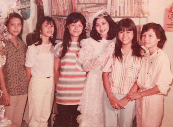 Xinh đẹp, giỏi giang, hát hay nhưng con đường tình duyên của Thanh Lam khá gập ghềnh. Cuộc hôn nhân đầu đến khi nữ diva mới 19 tuổi. Mối tình sét đánh của Thanh Lam với người chồng đầu nhanh chóng tan vỡ với kết quả là một cô con gái chung.