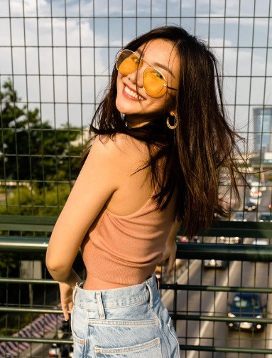 Thời điểm này năm ngoái, mỹ nhân sinh năm 1983 từng tiết lộ sở hữu vòng eo 53cm. Nhưng chỉ 3 tháng sau đó, Thanh Hằng gây bất ngờ hơn khi khoe vòng eo xuống còn 51cm. "Không nghĩ khung xương mình nhỏ vậy. Sau 7 ngày ketox thì mình xuống 4kg (không hiểu mỡ nơi đâu mà có thể xuống), eo còn 51cm. Lưu lại trước khi bung xõa với cơn thèm ăn các món ngon trên đời”, người đẹp từng chia sẻ.