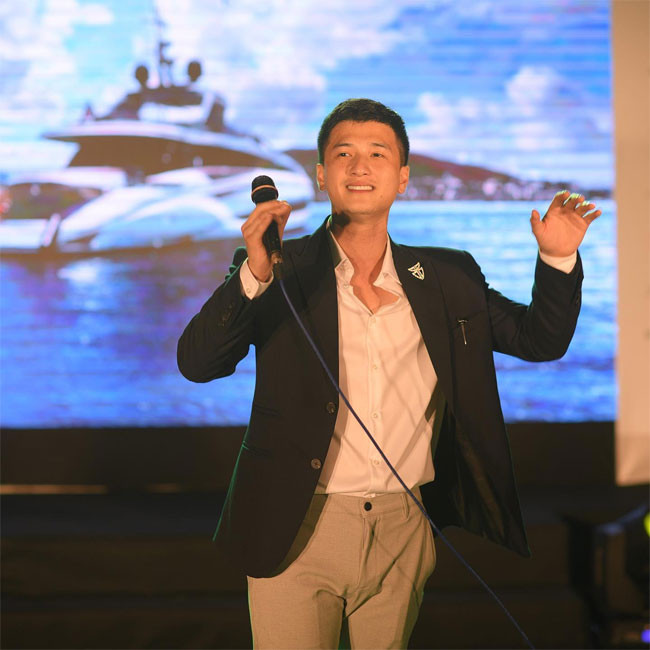 Trong công việc, Huỳnh Anh cũng nhiều lần mất điểm vì “bùng” vai diễn dù đã nhận một nửa cát sê, tới trễ lịch đóng phim…