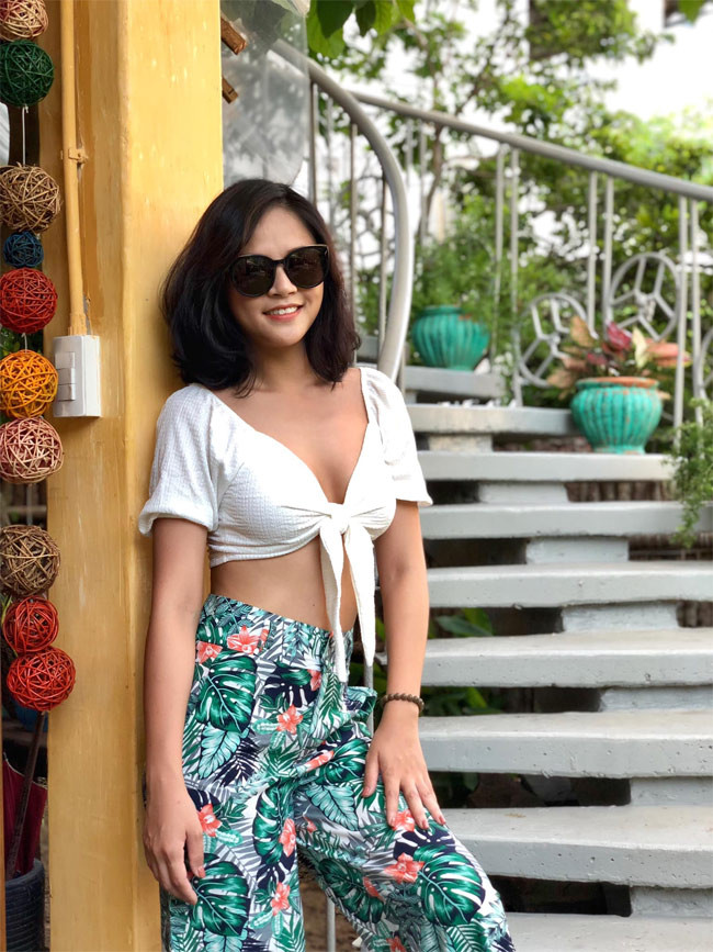 “Còn trẻ, đang ở độ chín của nghề, lại có một niềm đam mê nghề đến nghiệt ngã, chắc chắn Thu Quỳnh còn tiến xa với mơ ước của mình. Đào lệch hay đào thương sẽ chẳng làm khó được con”, NSƯT Trung Anh khen ngợi Thu Quỳnh.