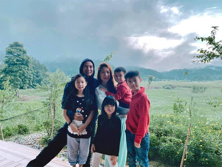 Về trang trại, Lý Hải – Minh Hà có thời gian được sống chậm lại, hòa mình với thiên nhiên.