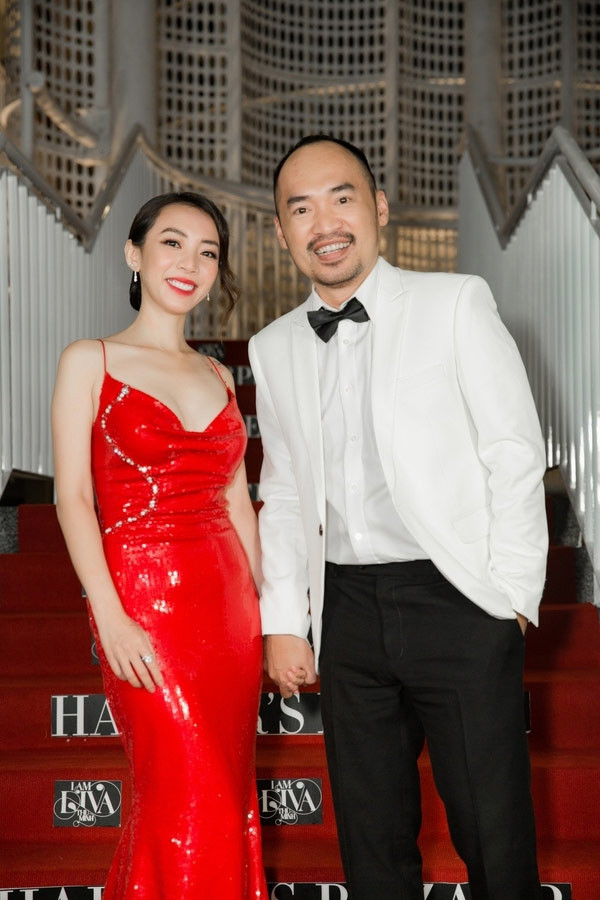 Mặc dù sống chung với bố mẹ chồng và các anh chị em chồng nhưng nữ diễn viên "Chị Mười Ba" chưa bao giờ có mâu thuẫn với mọi người. Ngược lại cô được cả nhà thương yêu, giúp đỡ hết mức.