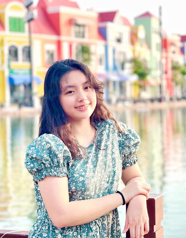 Suti ra dáng thiếu nữ và càng lớn càng xinh. (Ảnh: FBNV)