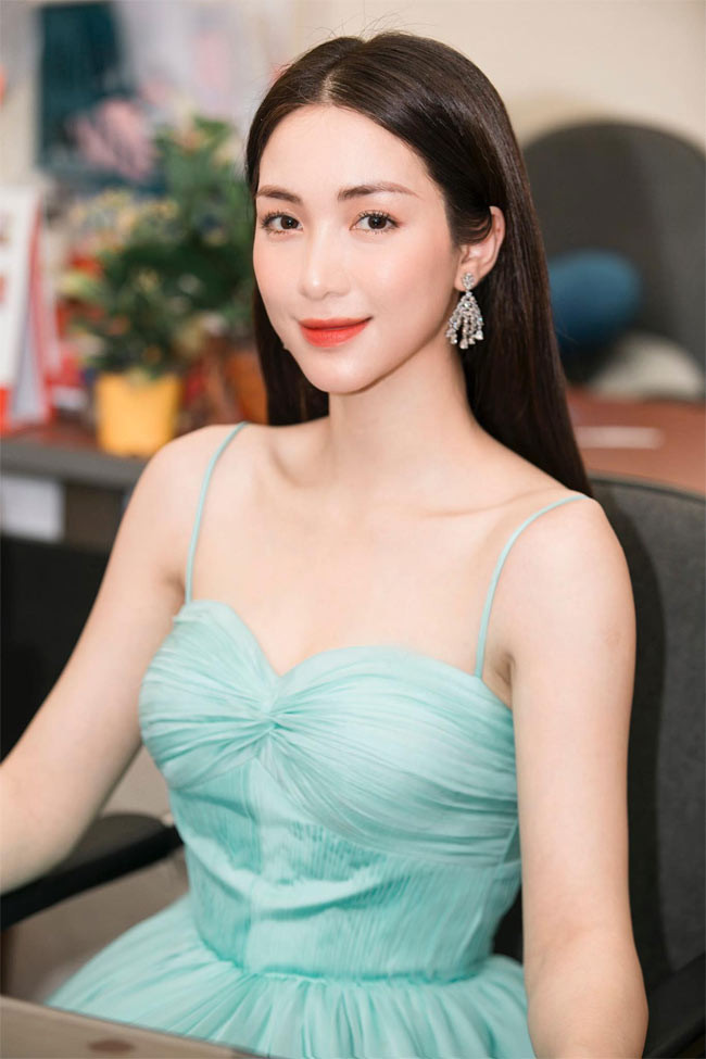 So với lúc mới vào nghề, hiện tại giọng ca “Không thể cùng nhau suốt kiếp” nuột nà và xinh đẹp hơn rất nhiều.