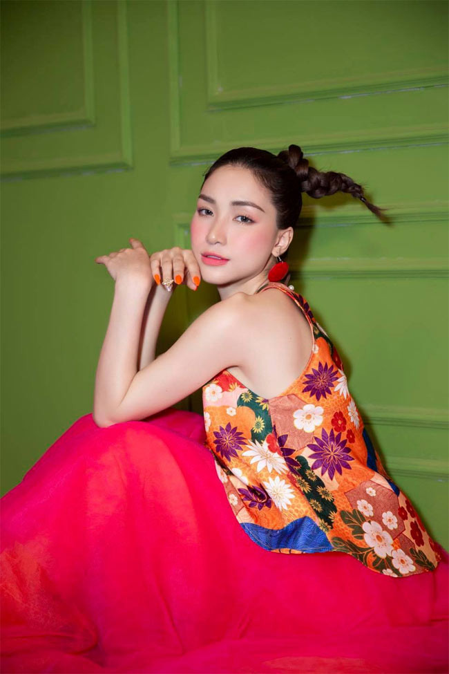 Hòa Minzy ngày càng xinh đẹp, nhất là sau khi cô sinh con trai cho đại gia Minh Hải.