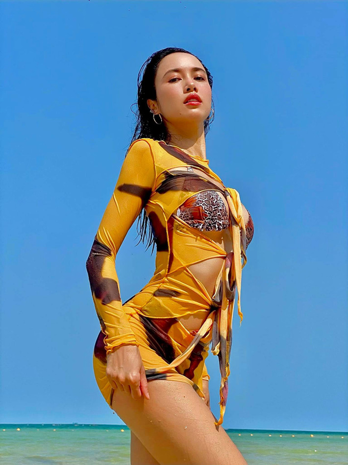 Từng lọt Top 5 Hoa hậu Việt Nam 2012, Vũ Ngọc Anh nổi tiếng là mỹ nhân sở hữu body nóng bỏng cùng gu thời trang vô cùng gợi cảm.