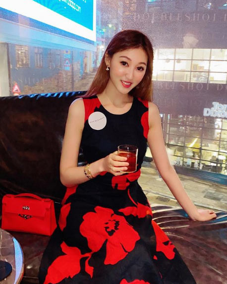 Bộ sưu tập túi xách hàng hiệu như Hermes, Chanel, Dior… của nữ diễn viên TVB ước tính đủ mua một bất động sản trị giá ở Hong Kong.
