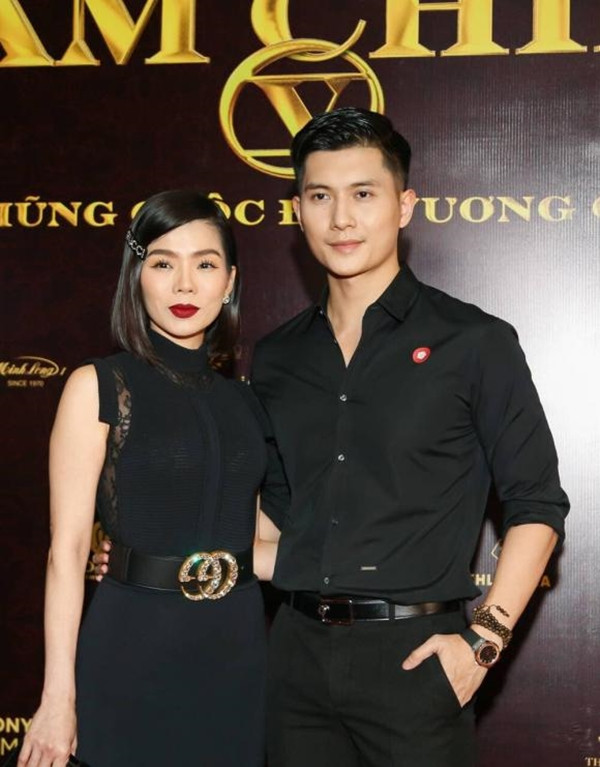 Khoác lên mình cả cây hàng hiệu, xúng xính cùng "bạn trai tin đồn" Lâm Bảo Châu tham gia sự kiện, Lệ Quyên không ngờ có ngày sơ ý đeo ngược thắt lưng Gucci.