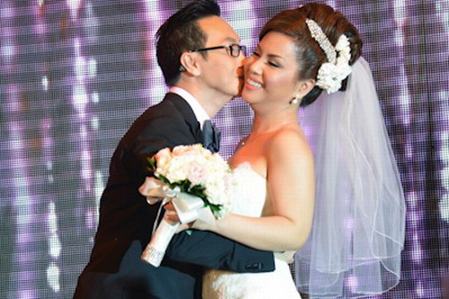 Em gái Cẩm Ly đang có một cuộc hôn nhân hạnh phúc và xa hoa. Sang Mỹ định cư, Minh Tuyết đã lặng lẽ kết hôn với chồng doanh nhân sau quãng thời gian tìm hiểu và làm đám cưới sau hơn chục năm chung sống.