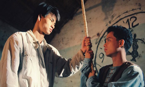 Ở tuổi 19, khi còn ngồi trên ghế nhà trường, Xuân Bắc đã có vai diễn đầu tay, lại còn là vai chính trong phim truyền hình "12A và 4H" của đạo diễn Bùi Thạc Chuyên. Sau vai diễn ấn tượng, anh tiếp tục góp mặt trong các phim như: Ngã ba Đồng Lộc (1997), Chuyện nhà Mộc (1998),... Ảnh cắt clip.