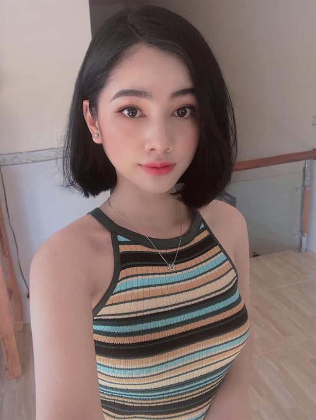 Người đẹp 10x còn được khen có khuôn mặt xinh đẹp, cuốn hút không kém Hoa hậu Tiểu Vy.