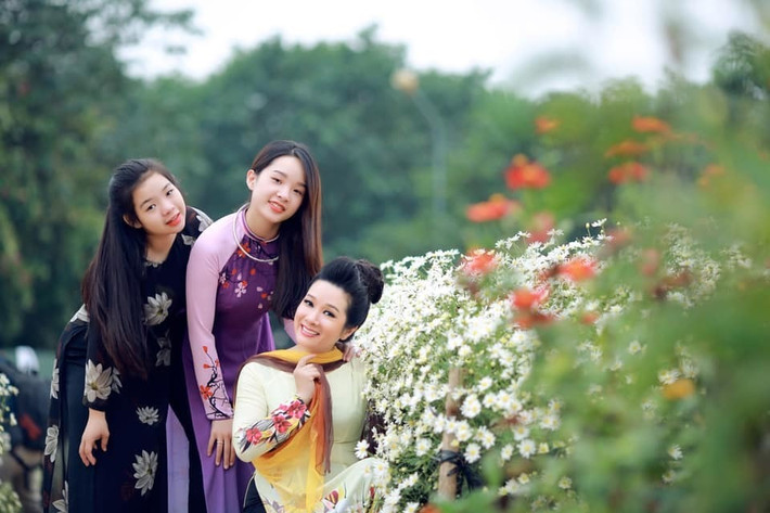 Tú Linh - con gái đầu lòng của Thanh Thanh Hiền đang du học. Trong khi đó, con gái út Thái Phương đang theo học tại Học viện Âm nhạc Quốc gia Việt Nam.