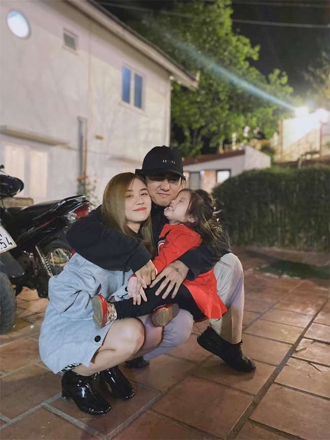 “Ba mẹ mình chia tay cũng vì người thứ 3, mình cũng vài lần có người thứ 3 chen chân vào cuộc sống, nên mình thà chết chứ không làm người thứ 3” – Bảo Ngọc viết trên trang cá nhân.