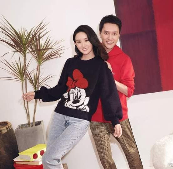 Triệu Lệ Dĩnh và Phùng Thiệu Phong gặp nhau trên phim trường The Monkey King 3 (Tây du ký: Nữ nhi quốc 3) năm 2017. (Ảnh: Sina)