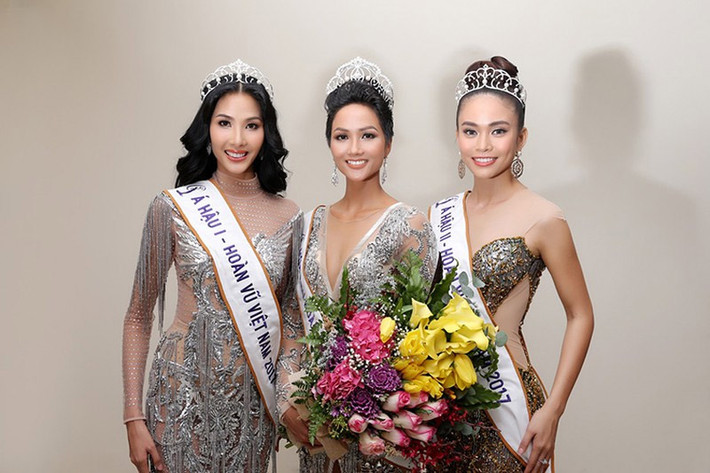 H'Hen Niê là người dân tộc thiểu số đầu tiên tại Việt Nam giành vương miện Hoa hậu Hoàn vũ Việt Nam 2017.