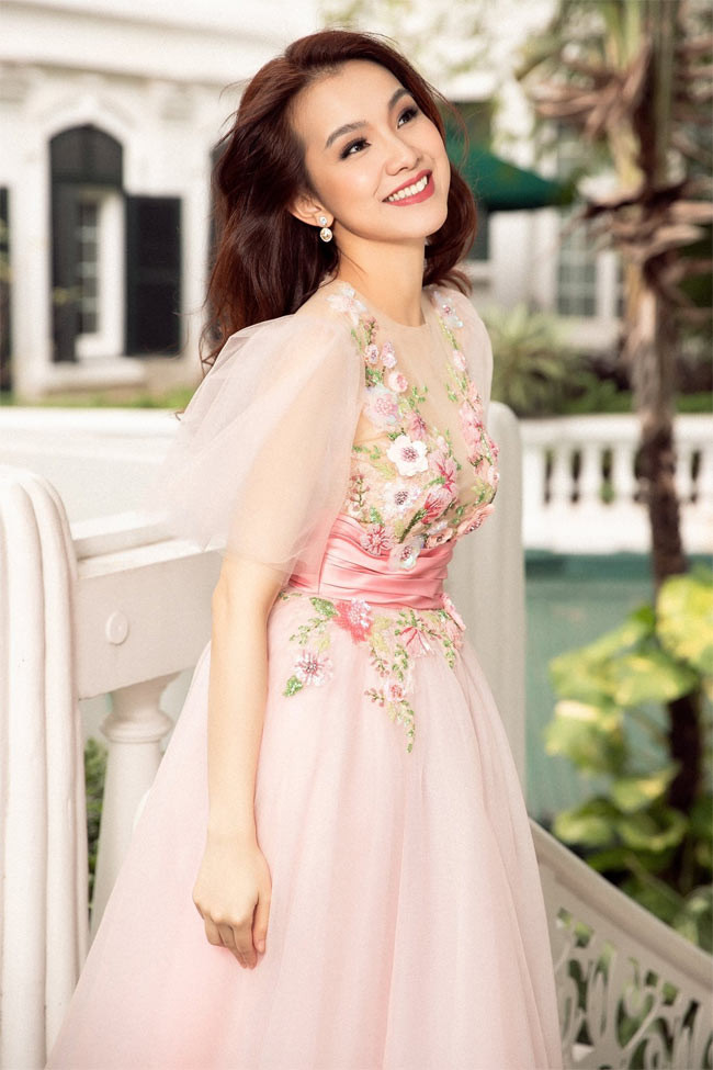 Thùy Lâm đoạt vương miện cuộc thi Hoa hậu Hoàn vũ Việt Nam năm 2008 khi cô 21 tuổi.