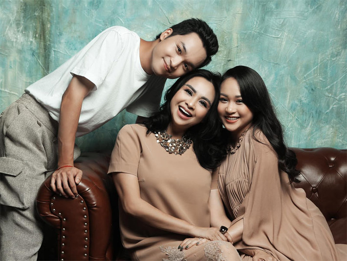 Trong số ba người con, hai gái, một trai, con gái Thiện Thanh, con của Thanh Lam và nhạc sĩ Quốc Trung là giống mẹ nhiều nhất.