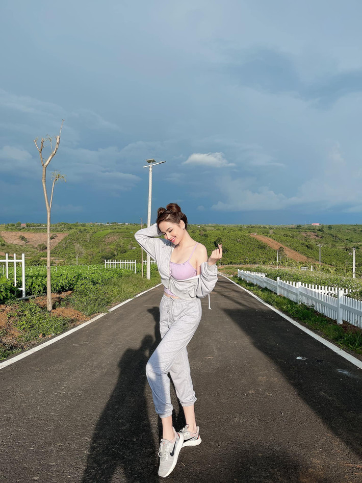 Hiện tại, Hoa hậu Diễm Hương chuyển sang lĩnh vực MC và duy trì công việc kinh doanh online. Người đẹp cũng nhận lời mời làm giám khảo cho các cuộc thi nhan sắc.