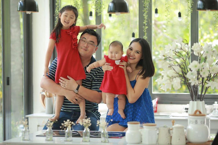 Tháng 3/2013, Hương Giang hạ sinh cô con gái đầu lòng. Bé có tên thân mật là Panda. 3 năm sau, cô sinh con gái thứ hai là Polar.