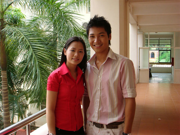 Mạnh Trường trong phim "Những cánh hoa bay" đóng năm 2008. Trong phim này Mạnh Trường vào vai công tử con nhà giàu thích nổi loạn và sau đó yêu cô gia sư do nữ diễn viên Thu Hiền thủ vai. (Ảnh: FBNV)