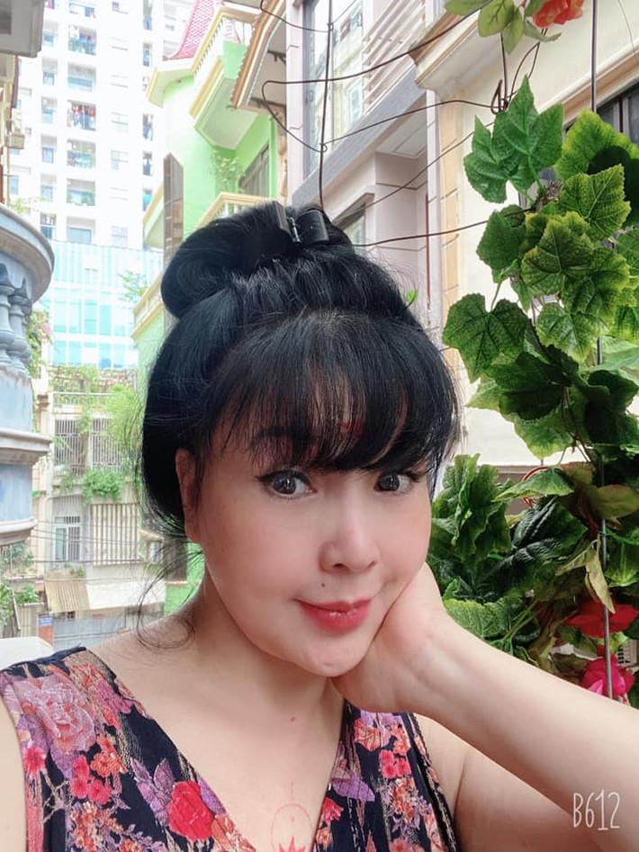 Trước khi đến với nam đạo diễn, NSND Lan Hương từng kết hôn và có chung một cô con gái với chồng cũ.
