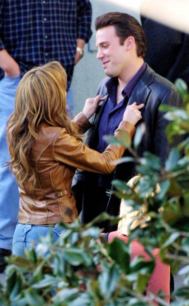 Cách đây 20 năm, J.Lo và Ben Affleck gặp nhau lần đầu trên phim trường “Gigli” vào đầu tháng 12/2001. (Ảnh: Getty Images)