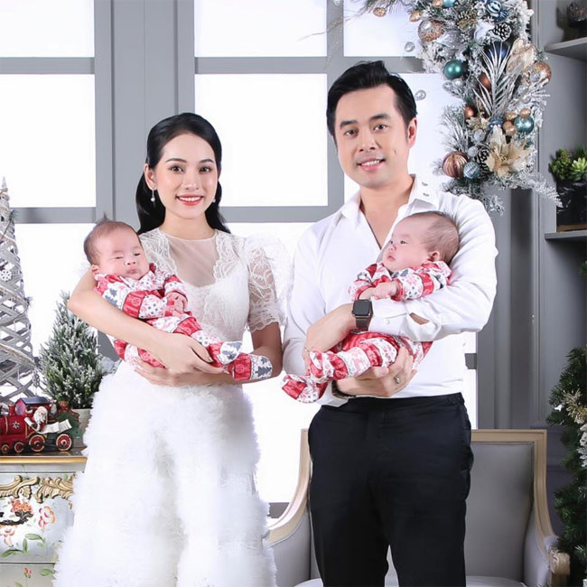Ngày 21/10/2020, vợ chồng nhạc sĩ Dương Khắc Linh - Sara Lưu chào đón hai bé trai sinh đôi với cân nặng lần lượt là 2,7 và 2,5kg.