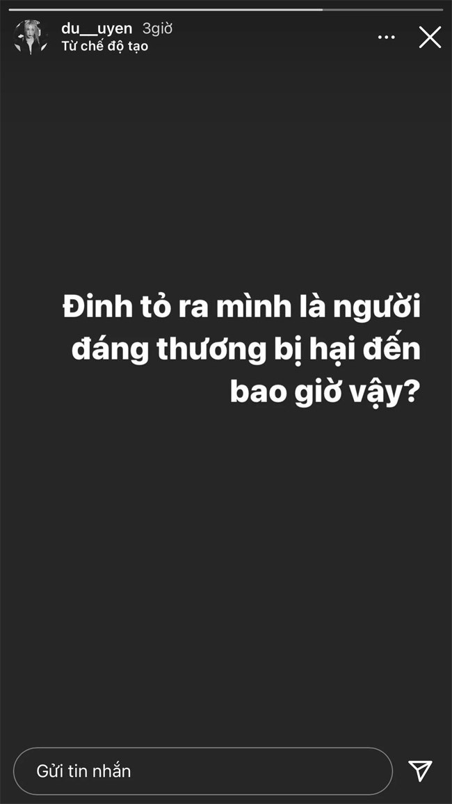 Tuy nhiên, sau đó Du Uyên đã bỏ bài viết tố Đạt G dọa đánh mình trên trang cá nhân và chỉ để lại dòng chữ: "Định tỏ ra mình là người đáng thương bị hại đến bao giờ vậy?".