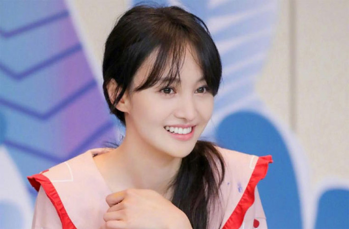 Ở tuổi 30, đang ở thời kỳ rực rỡ nhất của sự nghiệp thì Trịnh Sảng mất tất cả từ danh tiếng tới tiền bạc khi cô bị phát hiện nhờ người mang thai hộ rồi bỏ rơi con.