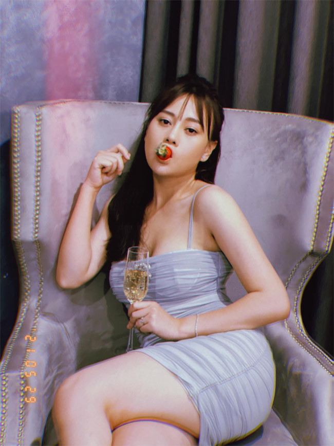 Phương Oanh cho biết cô cố tình tăng 6 kg để có gương mặt bụ bẫm khi vào vai Nam trong phim “Hương vị tình thân”.