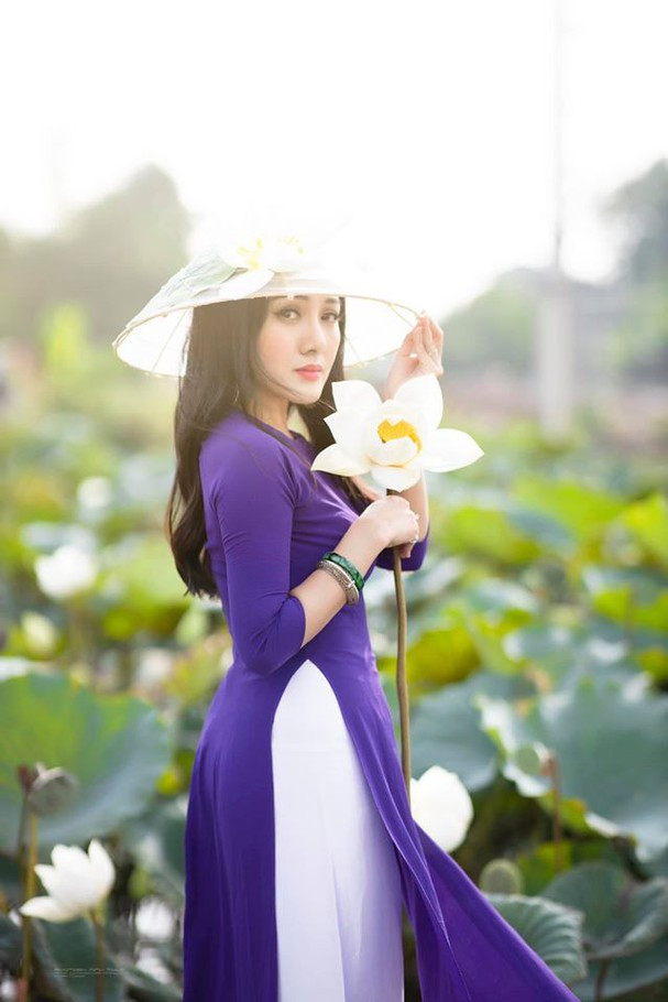 BTV Hoài Anh được khen đẹp nhất khi mặc áo dài.
