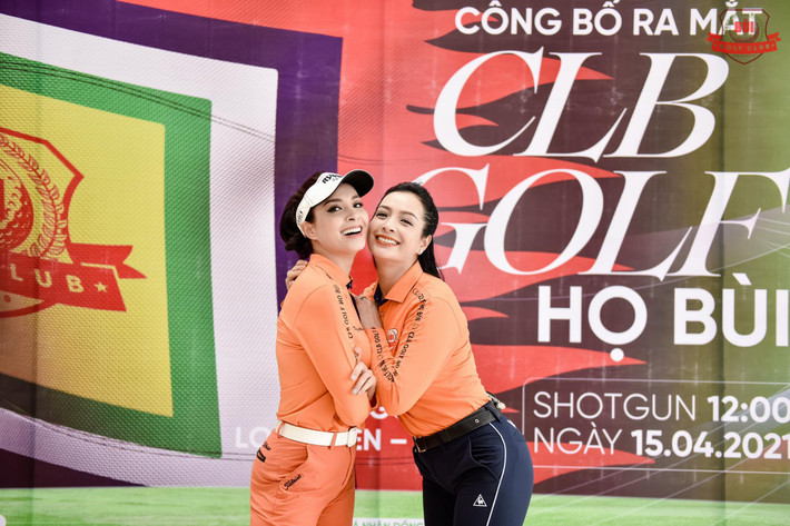 Thúy Hằng – Thúy Hạnh sinh năm 1978, từng là cặp người mẫu song sinh "khuynh đảo" sàn diễn thời trang từ cách đây gần 30 năm.